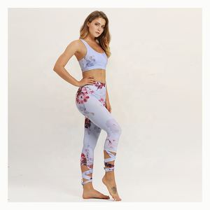 Ensemble de yoga pour femmes avec logo personnalisé, ensemble de sport respirant uni, tenue de sport pour la salle de sport, short taille haute, manches zippées - Product Image 4