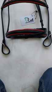 Bridas de caballo de cuero negro personalizables, ropa ecuestre cómoda y duradera con Softie rojo y logotipo personalizado para montar en carreras - Product Image 4