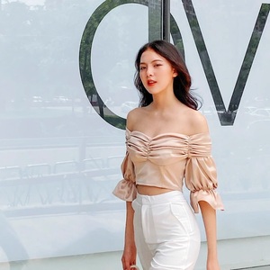 2020 nouveautés épaule nue haut pour femme Blouse Sexy court tissé à volants manches séchage rapide fait Vietnam Style décontracté dames - Product Image 3