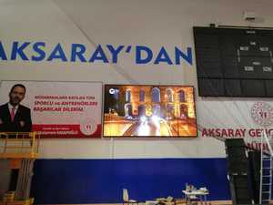 บอร์ดแสดงคะแนนหน้าจอ LED สถาปัตยกรรมผนังวิดีโอโฆษณากลางแจ้งสำหรับรถบัสสนามกีฬาขนาด10มม. การแสดงป้ายดิจิตอลแบบพิกเซล - Product Image 3