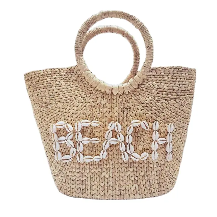 Colección de bolsos de paja de playa de verano con decoración de concha de mar debe tener para un gran relax holiday