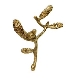 Crochet mural en métal avec motif d'oiseau doré au design classique et moderne vintage Crochet décoratif pour vêtements pour chambre d'enfant avec motif d'oiseau - Product Image 1