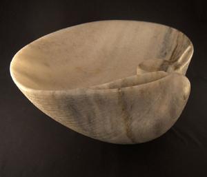 Frutero de Mármol con Forma de Concha Marina 100% Tallado a Mano - Product Image 1