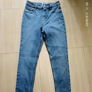 Label Bermerek Asli Wanita Seksi Denim Katun Skinny Lurus Pertengahan Pinggang dengan Sabuk Loop Celana Jegging Jeans Peregangan