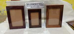 URNA FUNERARIA DE MADERA ESTILO AMERICANO ALTAMENTE PULIDA CON MARCO PARA FOTO por BRASSWORLD INDIA - Product Image 3
