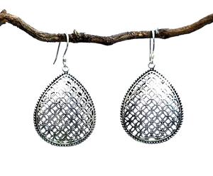 Boucles d'oreilles pendantes élégantes en laiton style bohème pour femme SILVER ZONE – Prix de gros - Product Image 1