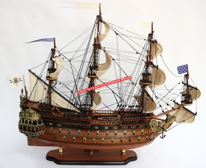 Bateau en bois peint, 1 pièce, modèle artisanal - Product Image 3