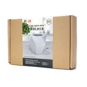Pot de fleurs géométrique minimaliste en béton pour une utilisation sur un bureau intérieur avec une plante verte ou une plante succulente - Product Image 5