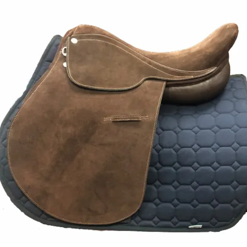 POLO HORSE SADDLE POLO SADDLE Pelana Dirancang untuk Kenyamanan Bahkan Pada Saat Pertama Kali Seseorang Duduk Di Dalamnya. Flap Nya Gelap Gan