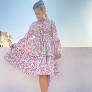 Meilleure vente Robe indienne en coton imprimé bloc à la main faite à la main Robe circulaire patineuse Robe courte d'été et de printemps de couleur personnalisée - Product Image 1