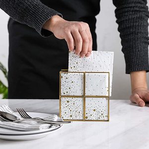 Porte-serviettes en métal doré unique avec un design simple et élégant parfait pour les accessoires de table de restaurant, d'hôtel et de mariage - Product Image 3