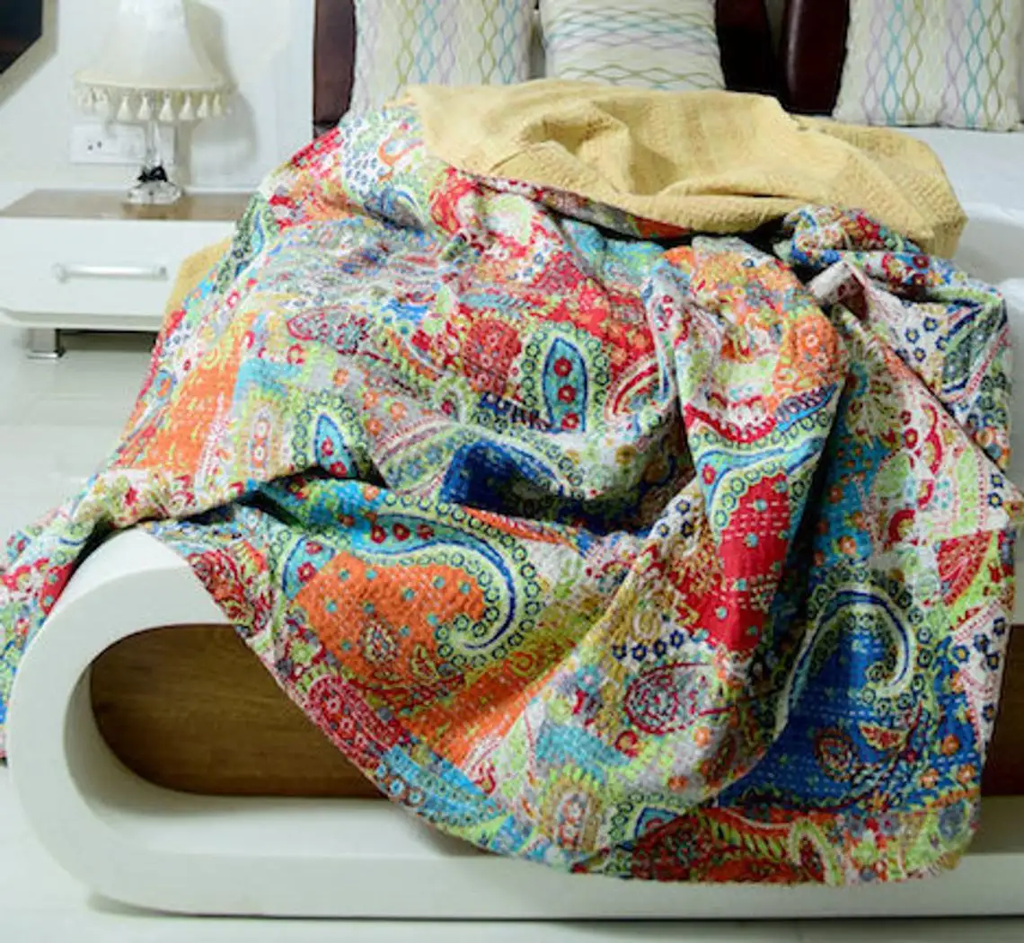 ผ้าห่ม Kantha แบบเย็บปะติดปะต่อกัน,ผ้าคลุมเตียงแบบกลับด้านได้พิมพ์ลายพาสลีย์