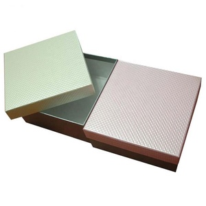 Thai Premium Art <b>Paper</b> Lift Lid Gift Box Embossed and UV Coated with <b>Glossy</b> and Matt Laminating Options - Product Image 3