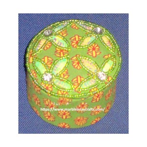 Belle boîte à bijoux de broderie à la main de forme ronde de tissu vert Zari pour les coffrets cadeaux perlés faits à la main avec le grossiste de prix bon marché - Product Image 1