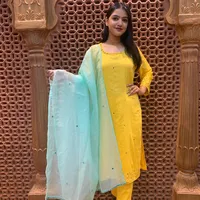 Amarillo recto KURTI pantalón/CHURIDAR pakistaní indio de diseño superior y parte inferior par último 2021 venta al por mayor de moda