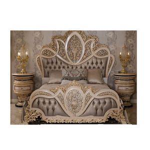Glamorosa cama Maharaja de madera de teca con diseño barroco italiano Fabulosas mesitas de noche de hoja de oro francés Decoraciones de boda - Product Image 1