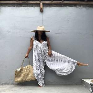 2022 gran oferta Casual bohemio cuello en V Sexy espalda descubierta mono pantalones de pierna ancha Tie Dye hasta el suelo estilo dulce fajas de cintura Natural - Product Image 1