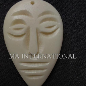 Colliers de pendentifs artisanaux en os faits à la main Bijoux de crémation avec un design élégant pour cadeau provenant directement de l'Inde - Product Image 6