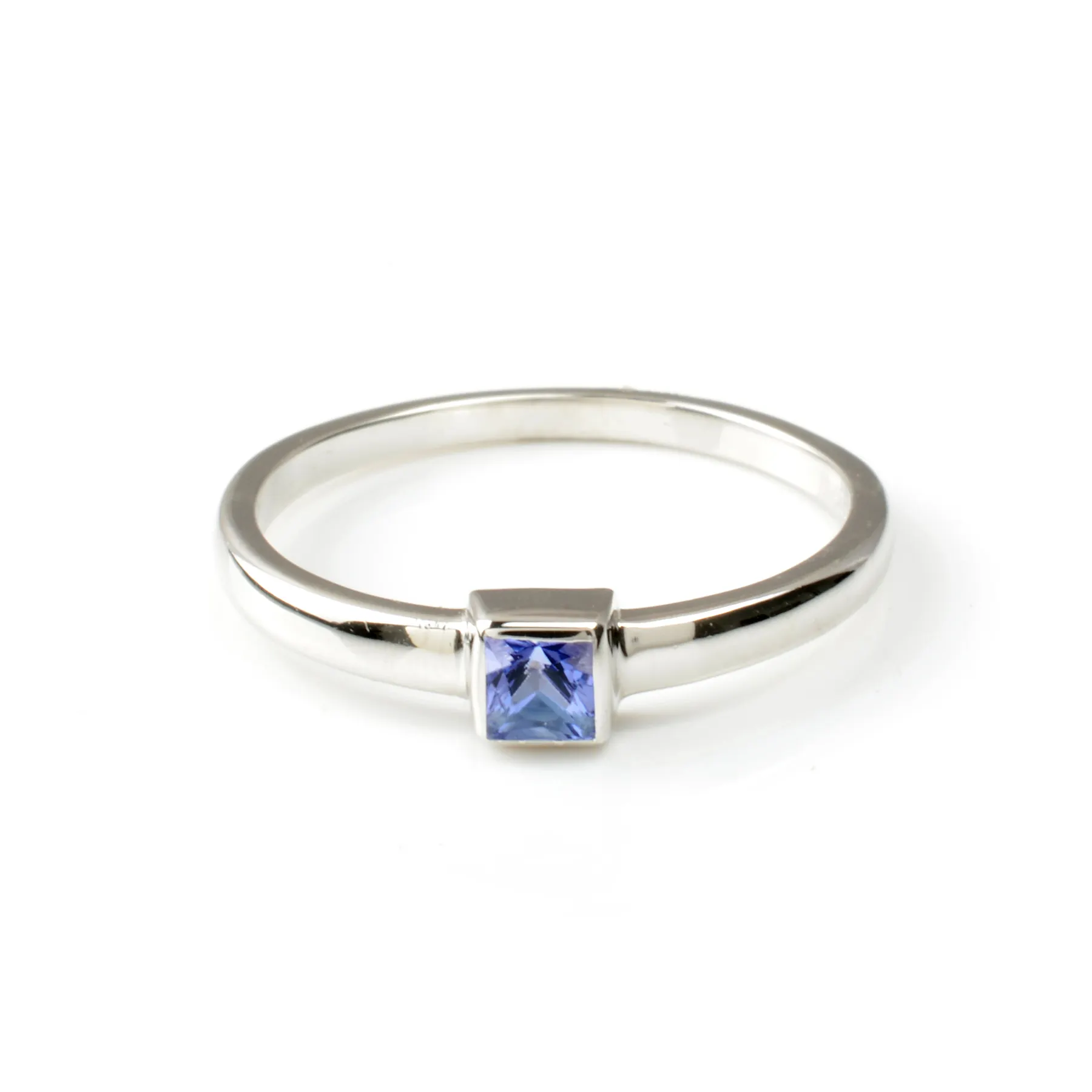 Engagement Ring In 925 Sterling Silver With Natural Tanzanite 3ミリメートルPrincess Cut Square Minimalist Design