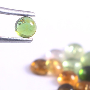Prix de gros cabochon de tourmaline multicolore naturelle de 8mm pour la fabrication de bijoux en cristal - Product Image 2