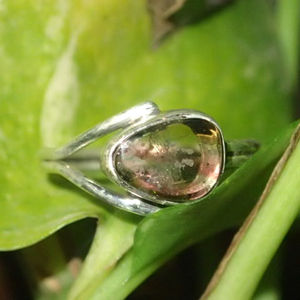 Anillo de piedras preciosas de turmalina de Plata de Ley 925 Unisex, anillo de moda de estilo étnico hecho a mano para uso ocasional en fiestas - Product Image 1