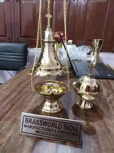 Fournitures d'église élégantes, ornement décoratif en laiton plaqué or, satin - Product Image 2