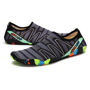 Offre Spéciale unisexe mince chaussures de sports nautiques <span class=keywords><strong>pieds</strong></span> nus séchage rapide Aqua Yoga Gym Wading chaussures pour hommes femmes - Product Image 2