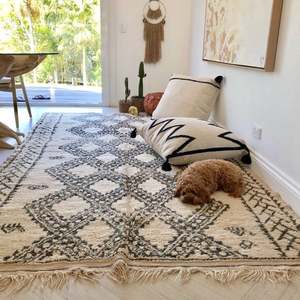 High Quality <b>Black</b> and White <b>Rug</b> - Product Image 1
