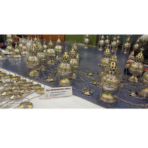 Fournitures d'église confortables en laiton, style européen - Product Image 1