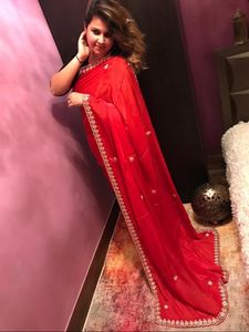 Sari en cristal pur de couleur rouge avec travail lourd de zardosi en perles sur toute la surface, assorti d'un chemisier en soie rouge par Royal Export - Product Image 2