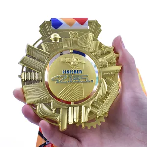 Desain Gantungan Anda Sendiri Olahraga Berputar Maraton Lari Finisher Medali Logam Paduan Seng dengan Tali Penyandang