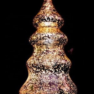Grand arbre de noël en verre avec un lustre doré - Product Image 1
