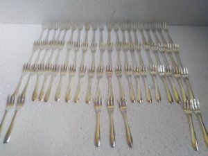 ชุดช้อนส้อมมีดสแตนเลสคุณภาพดีชุดเครื่องเงิน - Product Image 3