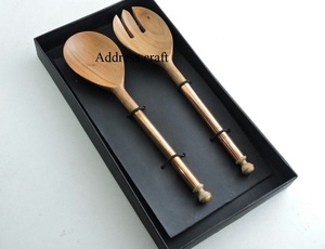Ensemble de service à salade en bois de manguier durable avec poignée en résine multicolore pour la maison hôtel restaurant couverts en bois cuillère fourchette ensemble - Product Image 6