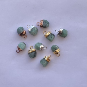Colgante de conector en bruto de Esmeralda verde natural en plata de ley 925 con joyería de galvanoplastia de oro del fabricante en línea - Product Image 3