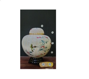 Urna de cremación en forma de huevo con crema impresa, suministros funerarios de latón, Brassworld, India - Product Image 1