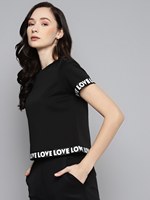 T-shirt court écologique noir pour femme avec surpiqûres contrastées, motif imprimé personnalisé, franges et boutons