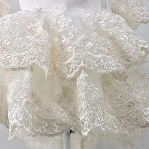 Vestido de bebé de encaje blanco de lujo moderno para niñas vestido en capas personalizado al por mayor de alta calidad para fiesta de cumpleaños de niños boda - Product Image 3