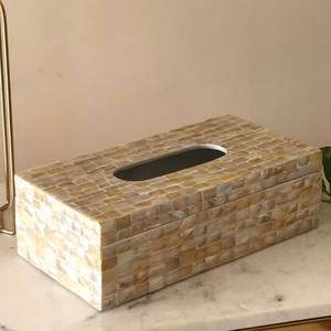 Caja de pañuelos con incrustaciones de nácar en color blanco con diseño clásico y forma rectangular para mantener el pañuelo y la servilleta - Product Image 2