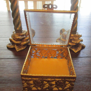 Joyas Vintage, Caja para Joyas, Cristal con Adornos Metálicos Dorados, Hecho a Mano con Amor - Product Image 1