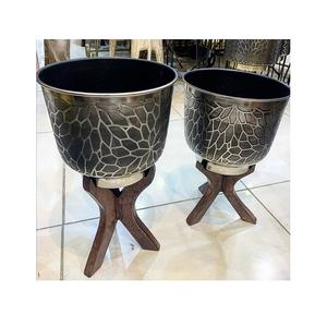 Macetas de Aluminio con Soporte de Madera, Juego de Dos Macetas de Diferentes Tamaños para Plantas de Interior y Exterior - Product Image 4