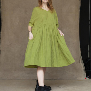 Robe d'été formelle plissée pour femme, vert clair, col en V, manches courtes, en lin, longueur genou, coupe trapèze, ajustement régulier, ourlet à volants, respirante - Product Image 4