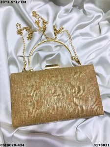 Bolso de mano de encaje floral brillante de diseñador para ocasiones nupciales o de noche con forro de PU - Product Image 2