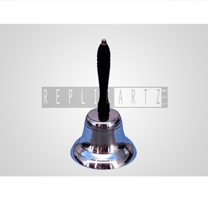 Cloche à main en laiton nautique vintage super forte avec manche en bois pour cloche d'appel de service à domicile et artisanat portable - Product Image 1