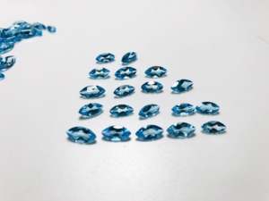 สร้อยคอพลอยควอตซ์ธรรมชาติขนาด4x8มม. สีฟ้าประดับพลอย - Product Image 2