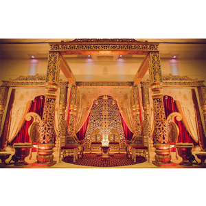 Maravillosas decoraciones de Boda del Reino Unido Impresionante Mandap tallado en oro con aspecto exquisito Mandap tallado en fibra - Product Image 1