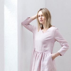 Vestido Formal de Crepé de Algodón que Captura la Esencia del Verano, Color Rosa Caramelo Sólido, Largo hasta la Rodilla, Mangas Largas para Mujer - Product Image 2