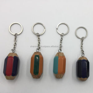 Porte-clés en bois et résine personnalisables faits à la main, multicolores, uniques - Product Image 1