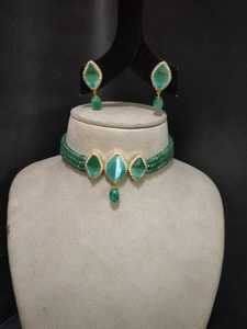 เพชรหิน Kundan ขนาดใหญ่สีเดียวทุกสีและสร้อยคอเรียบง่ายดูดีมากพร้อมต่างหูขนาดเล็กโดยการสร้าง M - Product Image 2
