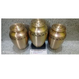 Urne funéraire en laiton doré de Brassworld India's Style américain Fourniture funéraire pour adultes gravée à la main - Product Image 1